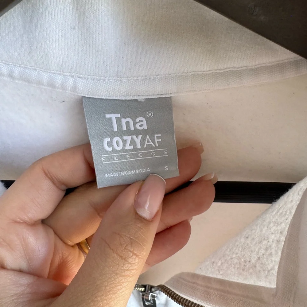 TnA White Half-Zip Sweatshirt | Small - Picture 4 of 6
